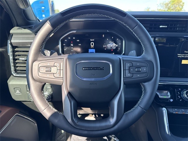 GMC Sierra 1500 Vehicle Full-screen Gallery Image 14