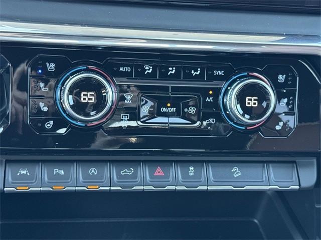 GMC Sierra 1500 Vehicle Full-screen Gallery Image 19