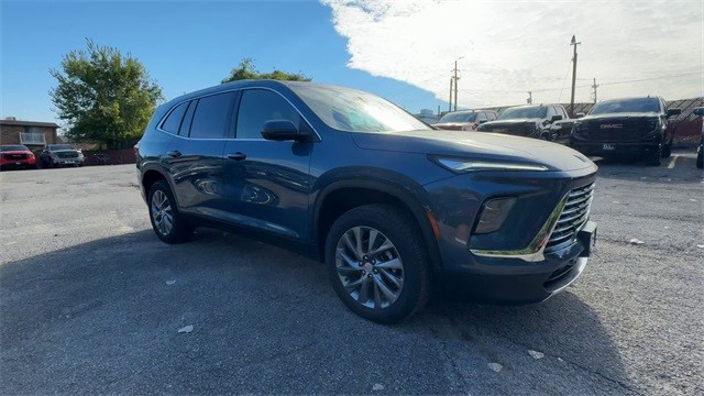 Buick Enclave Vehicle Full-screen Gallery Image 02