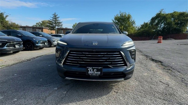 Buick Enclave Vehicle Full-screen Gallery Image 03