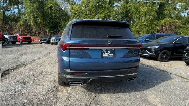 Buick Enclave Vehicle Full-screen Gallery Image 07