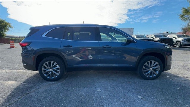 Buick Enclave Vehicle Full-screen Gallery Image 09