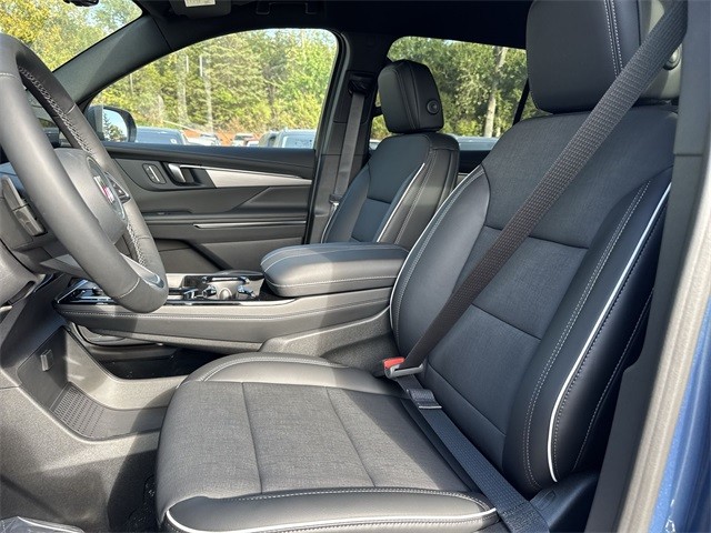 Buick Enclave Vehicle Full-screen Gallery Image 11