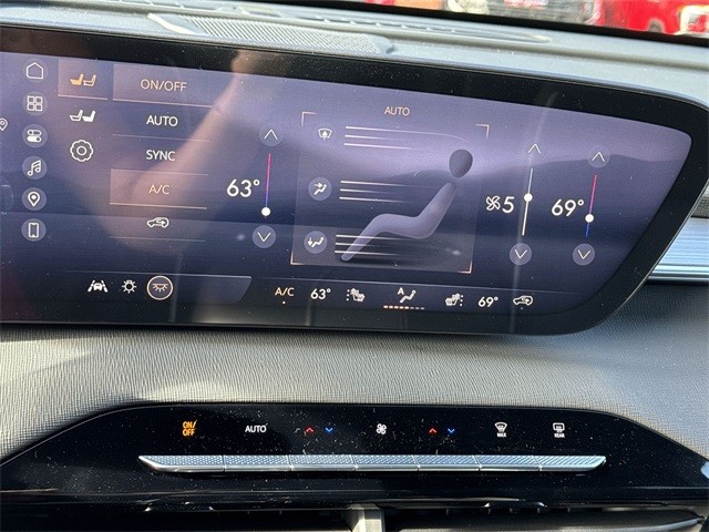 Buick Enclave Vehicle Full-screen Gallery Image 19