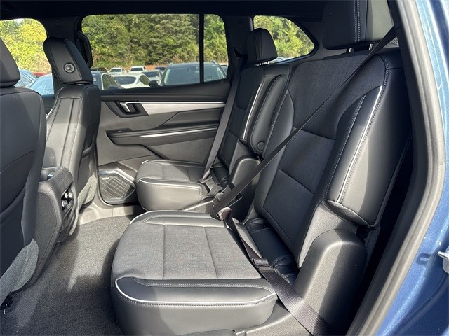 Buick Enclave Vehicle Full-screen Gallery Image 22