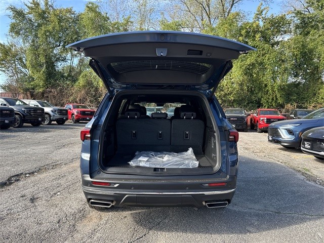 Buick Enclave Vehicle Full-screen Gallery Image 24