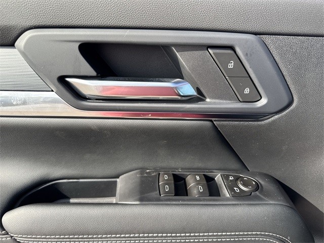 GMC Terrain Vehicle Full-screen Gallery Image 13