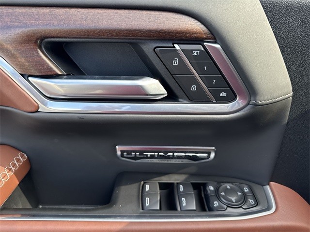 GMC Sierra 1500 Vehicle Full-screen Gallery Image 13