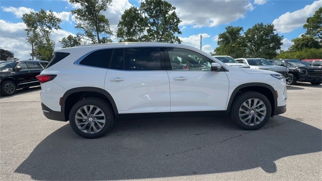 Buick Enclave Vehicle Full-screen Gallery Image 09