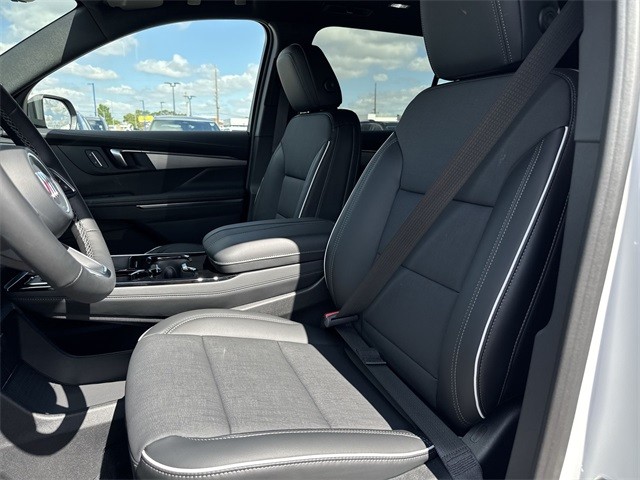 Buick Enclave Vehicle Full-screen Gallery Image 11