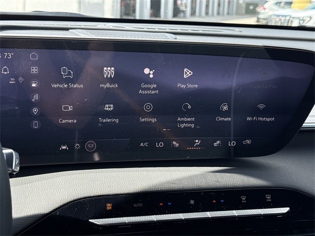 Buick Enclave Vehicle Full-screen Gallery Image 16