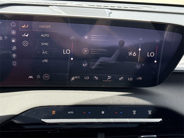 Buick Enclave Vehicle Full-screen Gallery Image 19