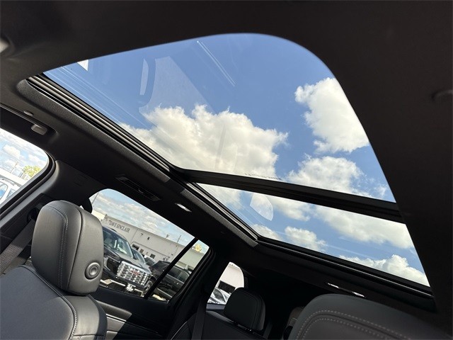 Buick Enclave Vehicle Full-screen Gallery Image 22