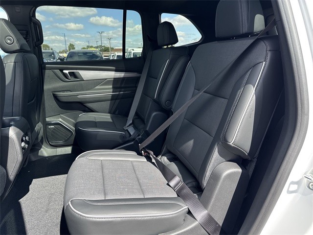 Buick Enclave Vehicle Full-screen Gallery Image 23