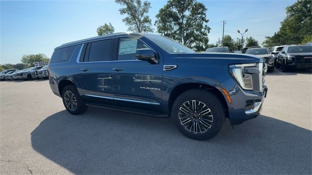 GMC Yukon XL Vehicle Full-screen Gallery Image 02