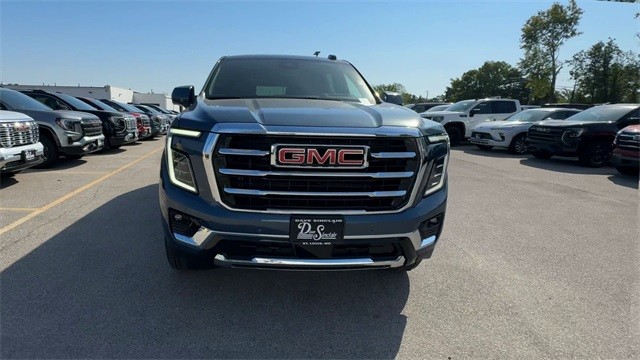 GMC Yukon XL Vehicle Full-screen Gallery Image 03