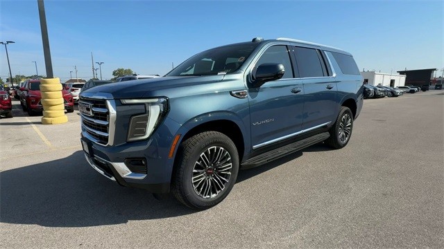 GMC Yukon XL Vehicle Full-screen Gallery Image 04