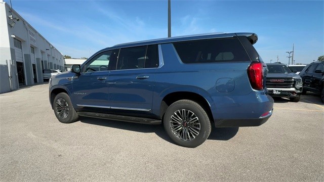 GMC Yukon XL Vehicle Full-screen Gallery Image 06