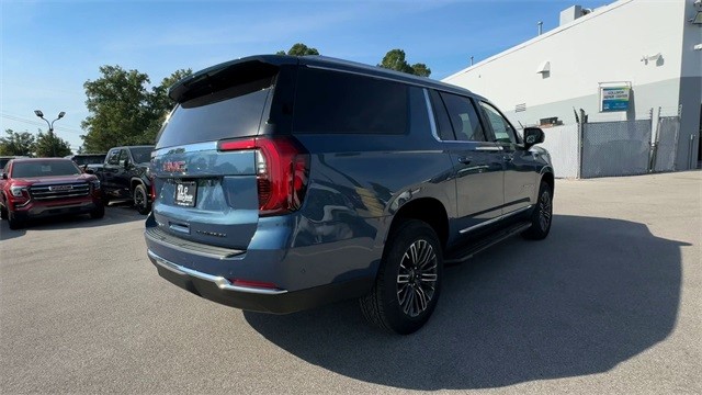 GMC Yukon XL Vehicle Full-screen Gallery Image 08