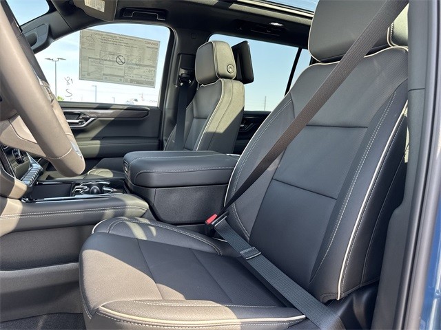 GMC Yukon XL Vehicle Full-screen Gallery Image 11