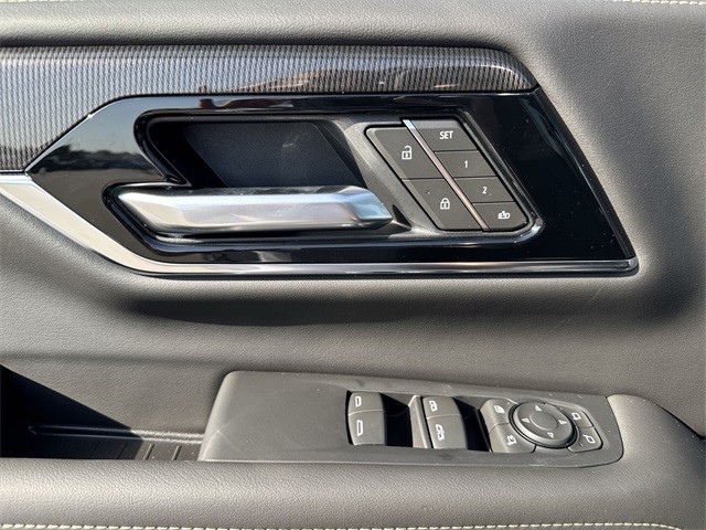 GMC Yukon XL Vehicle Full-screen Gallery Image 13