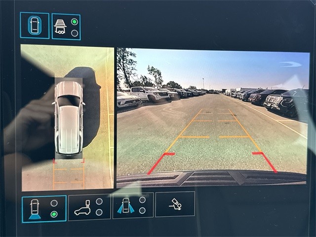 GMC Yukon XL Vehicle Full-screen Gallery Image 17