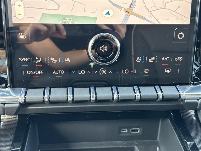 GMC Yukon XL Vehicle Full-screen Gallery Image 19