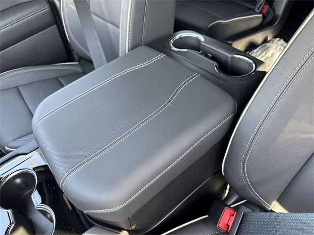 GMC Yukon XL Vehicle Full-screen Gallery Image 21