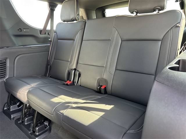 GMC Yukon XL Vehicle Full-screen Gallery Image 24