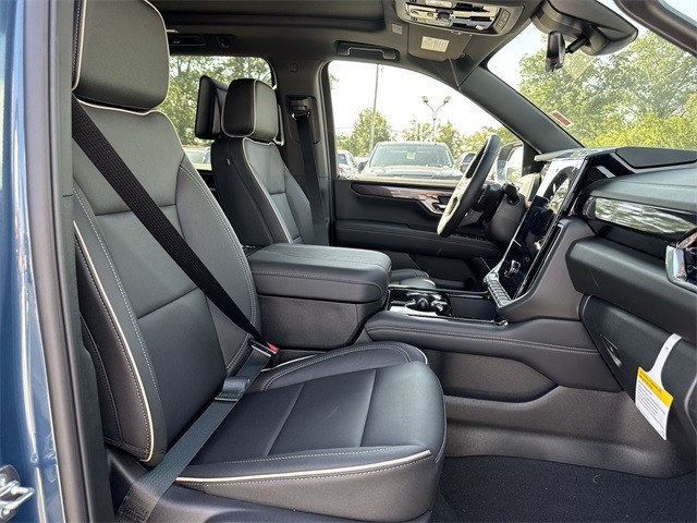 GMC Yukon XL Vehicle Full-screen Gallery Image 26