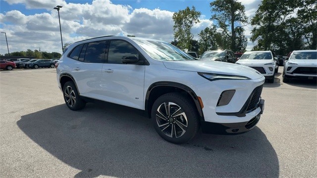 Buick Enclave Vehicle Full-screen Gallery Image 02