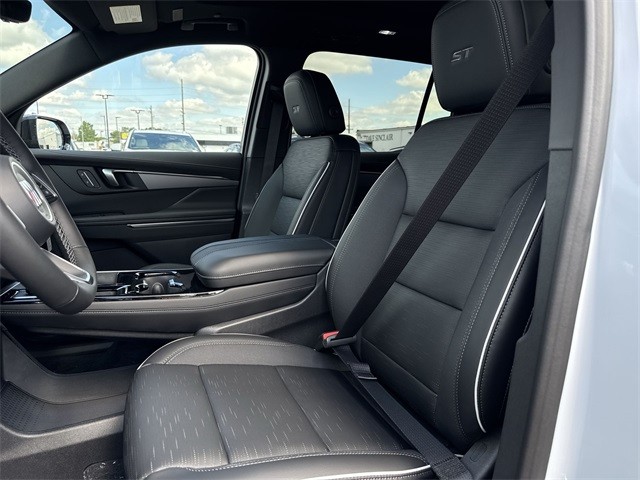 Buick Enclave Vehicle Full-screen Gallery Image 11