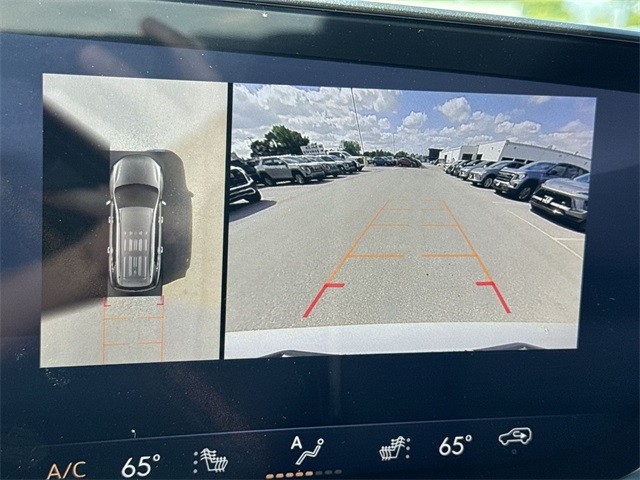 Buick Enclave Vehicle Full-screen Gallery Image 17