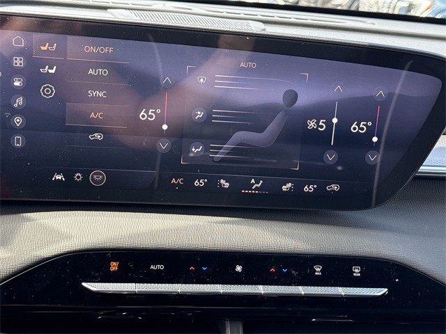 Buick Enclave Vehicle Full-screen Gallery Image 19