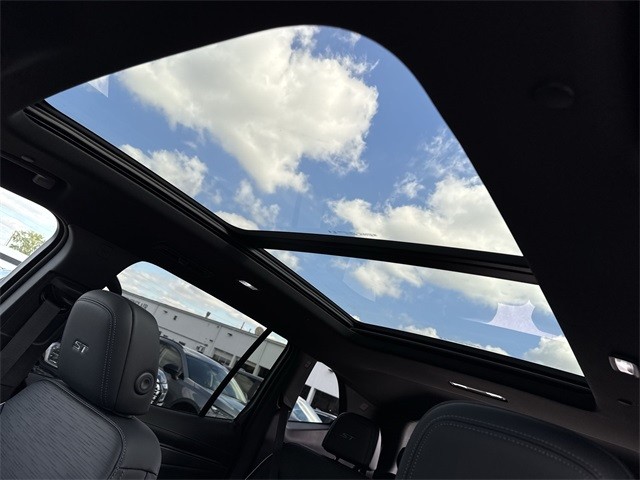 Buick Enclave Vehicle Full-screen Gallery Image 22