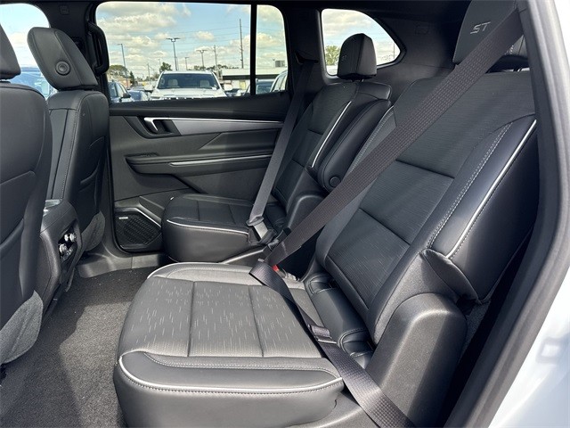 Buick Enclave Vehicle Full-screen Gallery Image 23