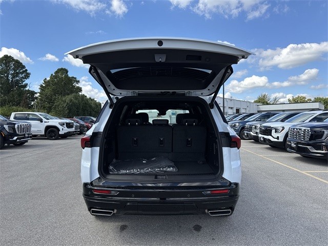 Buick Enclave Vehicle Full-screen Gallery Image 25
