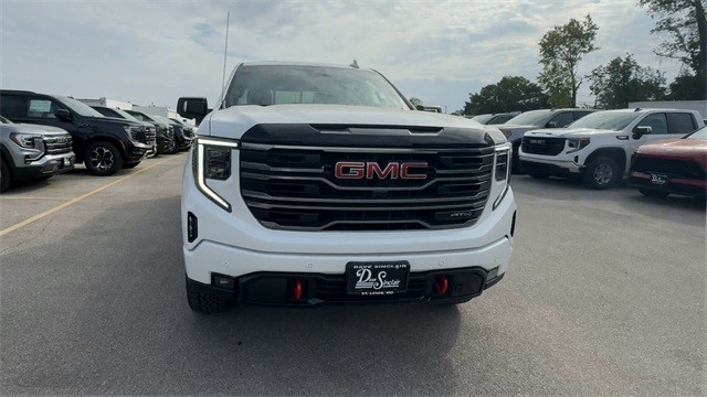 GMC Sierra 1500 Vehicle Full-screen Gallery Image 03