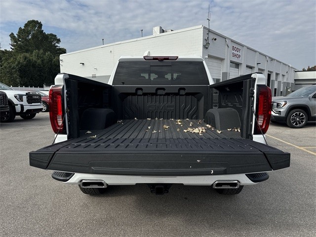 GMC Sierra 1500 Vehicle Full-screen Gallery Image 24