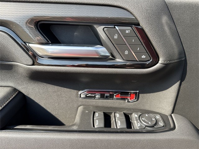 GMC Sierra 1500 Vehicle Full-screen Gallery Image 13