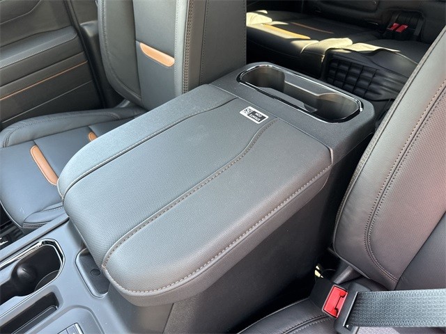 GMC Sierra 1500 Vehicle Full-screen Gallery Image 21