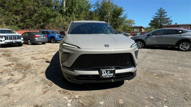 Buick Enclave Vehicle Full-screen Gallery Image 03