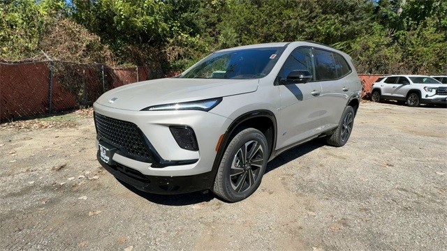 Buick Enclave Vehicle Full-screen Gallery Image 04