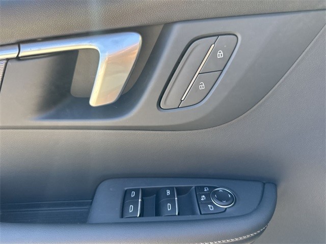 Buick Enclave Vehicle Full-screen Gallery Image 13