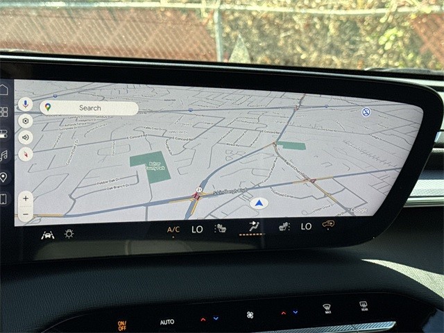 Buick Enclave Vehicle Full-screen Gallery Image 18