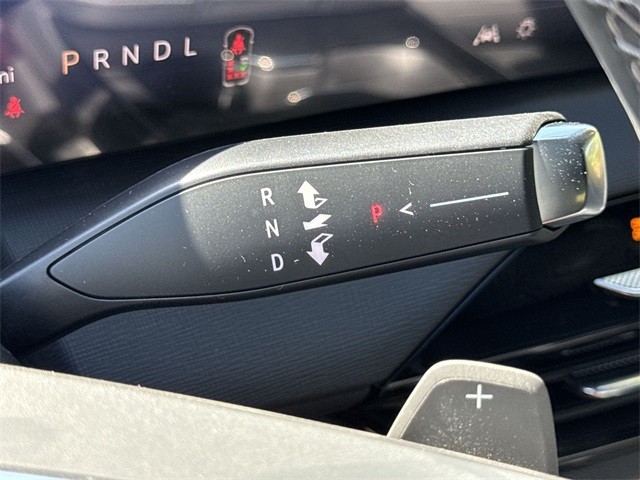 Buick Enclave Vehicle Full-screen Gallery Image 20