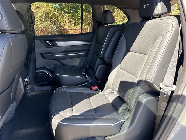 Buick Enclave Vehicle Full-screen Gallery Image 22