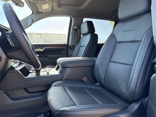 GMC Sierra 1500 Vehicle Full-screen Gallery Image 11