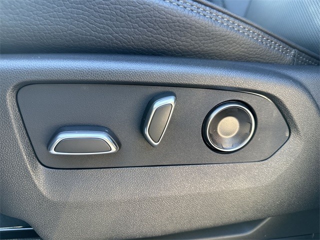 GMC Sierra 1500 Vehicle Full-screen Gallery Image 12