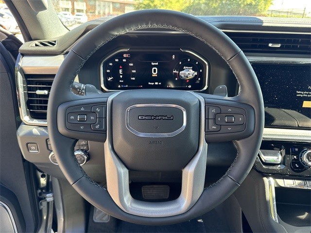 GMC Sierra 1500 Vehicle Full-screen Gallery Image 14